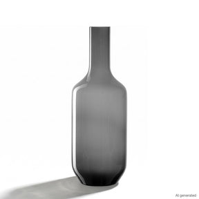 Vase MILANO 39 cm grau aus Glas vor weissem Hintergrund